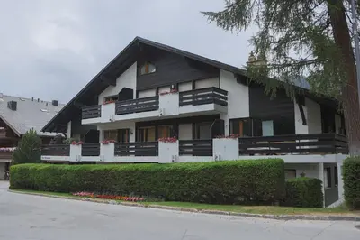 Das Gebäude in dem sich die Ferienwohnung befindet