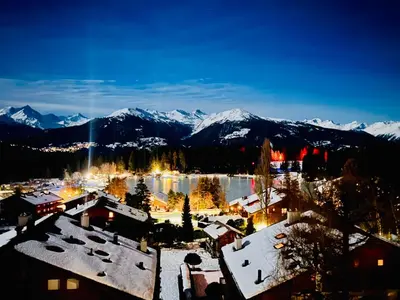 Ein allgemeiner Bergblick oder ein Berglick von der Ferienwohnung aus