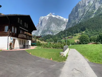 Ein allgemeiner Bergblick oder ein Berglick von der Ferienwohnung aus