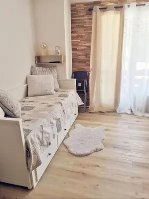 Ein Bett oder Betten in einem Zimmer der Unterkunft Charmant appartement balcon et parking