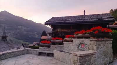 Ein allgemeiner Bergblick oder ein Berglick von des Privatzimmers aus