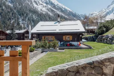 Ein allgemeiner Bergblick oder ein Berglick von der Ferienwohnung aus