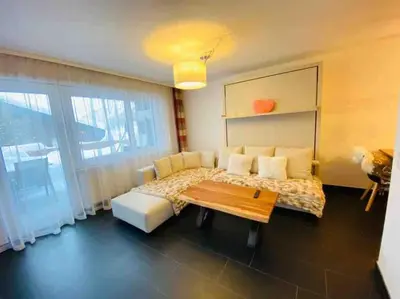 Ein Bett oder Betten in einem Zimmer der Unterkunft CLABINA - Studio lumineux et calme