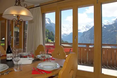 Ein allgemeiner Bergblick oder ein Berglick von der Ferienwohnung aus