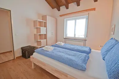 Ein Bett oder Betten in einem Zimmer der Unterkunft Haus Bodmen B, Apartment Stellisee