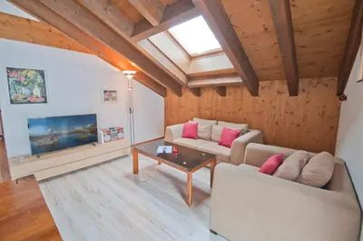 Ein Sitzbereich in der Unterkunft Haus Bodmen B, Apartment Stellisee
