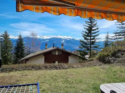 Ein allgemeiner Bergblick oder ein Berglick von der Ferienwohnung aus