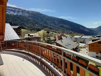 Ein allgemeiner Bergblick oder ein Berglick von der Ferienwohnung aus