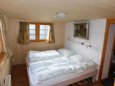 Ein Bett oder Betten in einem Zimmer der Unterkunft Chalet Schneeflöckli