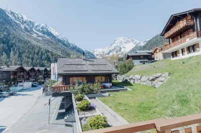 Ein allgemeiner Bergblick oder ein Berglick von der Ferienwohnung aus