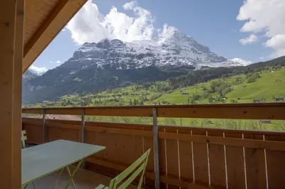 Ein allgemeiner Bergblick oder ein Berglick von des Ferienhauses aus