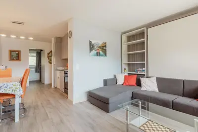 Ein Sitzbereich in der Unterkunft Appartement proche des remontées mécaniques