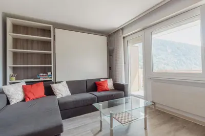 Ein Sitzbereich in der Unterkunft Appartement proche des remontées mécaniques