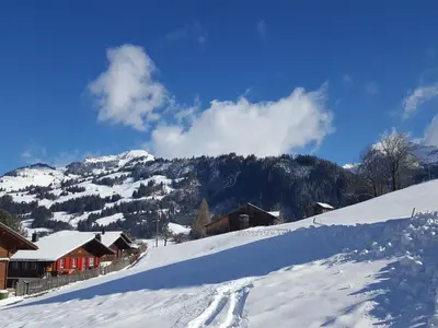 Ein allgemeiner Bergblick oder ein Berglick von der Ferienwohnung aus