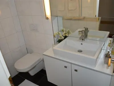 Ein Badezimmer in der Unterkunft Apartment Hübeli - Arm by Interhome