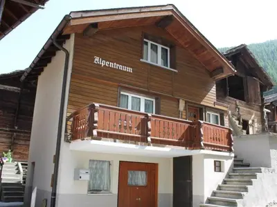 Das Gebäude in dem sich die Ferienwohnung befindet