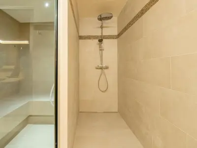 Ein Badezimmer in der Unterkunft Apartment Haus Alpenrose by Interhome
