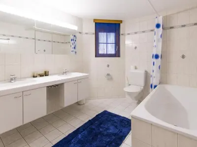 Ein Badezimmer in der Unterkunft Apartment Haus Evita by Interhome