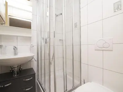 Ein Badezimmer in der Unterkunft Apartment Snow-Fun B by Interhome