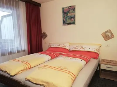 Ein Bett oder Betten in einem Zimmer der Unterkunft Apartment Floralpina by Interhome