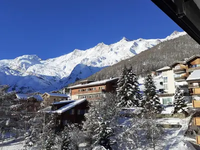 Ein allgemeiner Bergblick oder ein Berglick von der Ferienwohnung aus