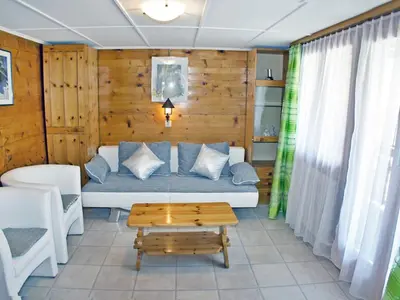 Ein Sitzbereich in der Unterkunft Apartment Bergfink Dachgeschoss-3 by Interhome