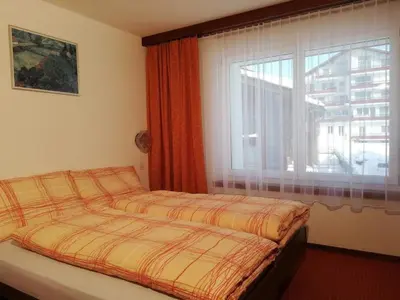 Ein Bett oder Betten in einem Zimmer der Unterkunft Apartment Floralpina by Interhome