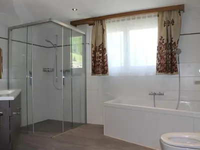 Ein Badezimmer in der Unterkunft Apartment Weideli by Interhome