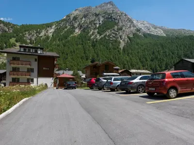 Ein allgemeiner Bergblick oder ein Berglick von der Ferienwohnung aus