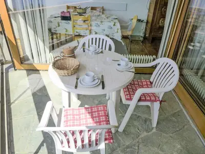 Ein Sitzbereich in der Unterkunft Apartment Mischabels 5 by Interhome
