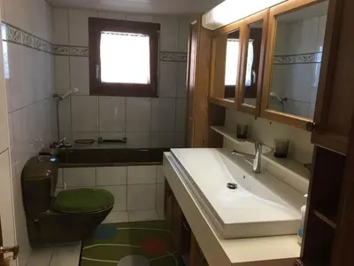 Ein Badezimmer in der Unterkunft Apartment Almenrausch 2- OG Süd-Ost by Interhome