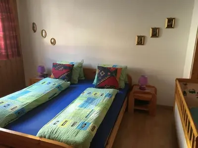 Ein Bett oder Betten in einem Zimmer der Unterkunft Apartment Almenrausch 2- OG Süd-Ost by Interhome