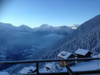 Ein allgemeiner Bergblick oder ein Berglick von der Ferienwohnung aus