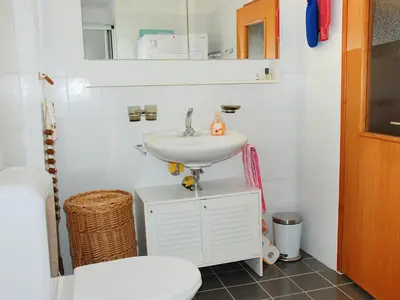 Ein Badezimmer in der Unterkunft Apartment Strecce 2 by Interhome