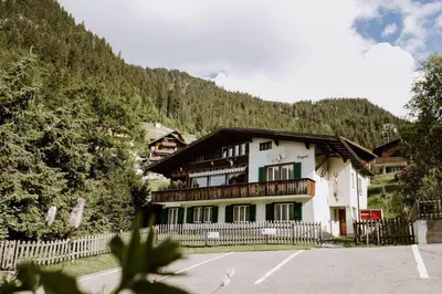 Ein allgemeiner Bergblick oder ein Berglick von der Ferienwohnung aus