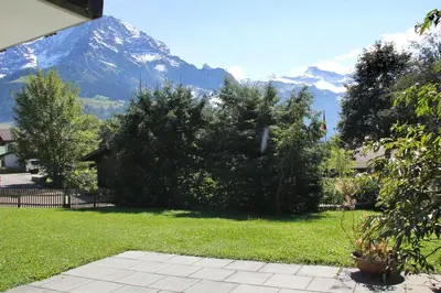 Ein allgemeiner Bergblick oder ein Berglick von der Ferienwohnung aus