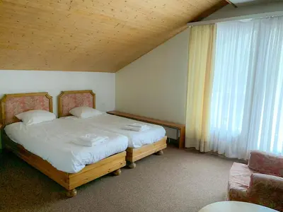 Ein Bett oder Betten in einem Zimmer der Unterkunft The Vintage at Crans-Montana