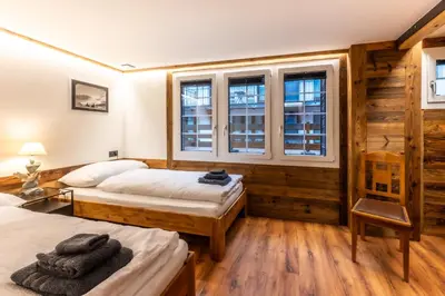 Ein Bett oder Betten in einem Zimmer der Unterkunft Village Center Apartment Kanne by Inspiringplaces Zermatt