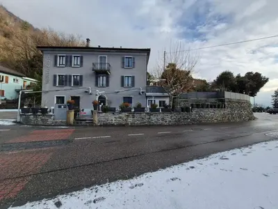 Ein allgemeiner Bergblick oder ein Berglick von des Hotels aus