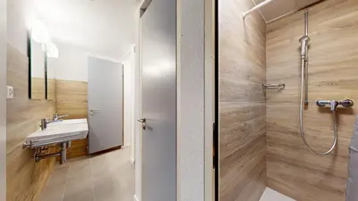 Ein Badezimmer in der Unterkunft Chalet de l Ours AUTHENTIC Etage Fontaine 14 pers