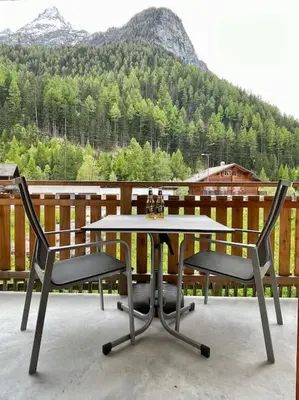 Ein allgemeiner Bergblick oder ein Berglick von der Ferienwohnung aus