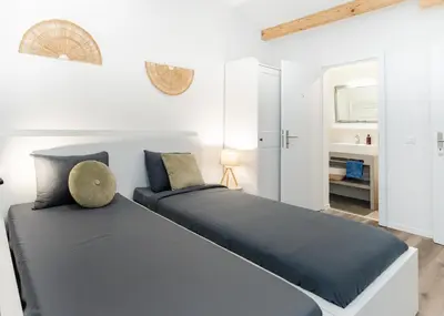 Ein Bett oder Betten in einem Zimmer der Unterkunft Amazing Modern & Great equipped Jacuzzi Apartment
