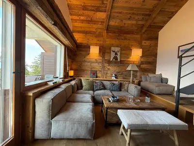 Ein Sitzbereich in der Unterkunft Crans-Montana luxury duplex ,Swiss Alps