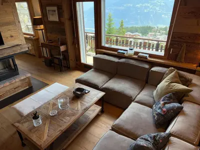 Ein Sitzbereich in der Unterkunft Crans-Montana luxury duplex ,Swiss Alps