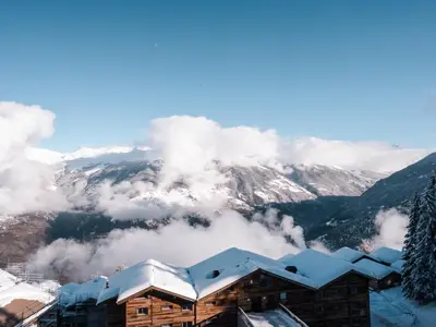 Ein allgemeiner Bergblick oder ein Berglick von der Ferienwohnung aus