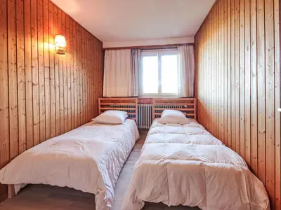 Ein Bett oder Betten in einem Zimmer der Unterkunft Apartment Combire 210 by Interhome