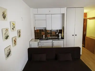 Küche/Küchenzeile in der Unterkunft Studio Greppon 111 by Interhome
