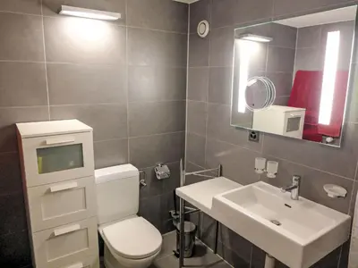 Ein Badezimmer in der Unterkunft Studio Golf Bellerive 76 by Interhome
