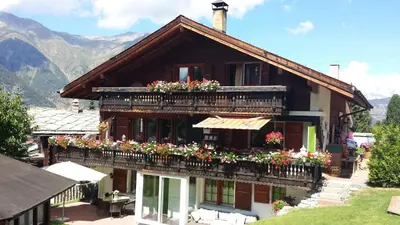 Ein allgemeiner Bergblick oder ein Berglick von der Ferienwohnung aus