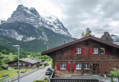 Ein allgemeiner Bergblick oder ein Berglick von der Ferienwohnung aus